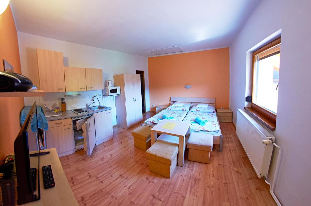 Vila Rhea Važec Esterno foto